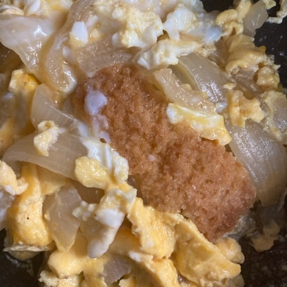 初めてコロッケを卵とじにして丼作りました。